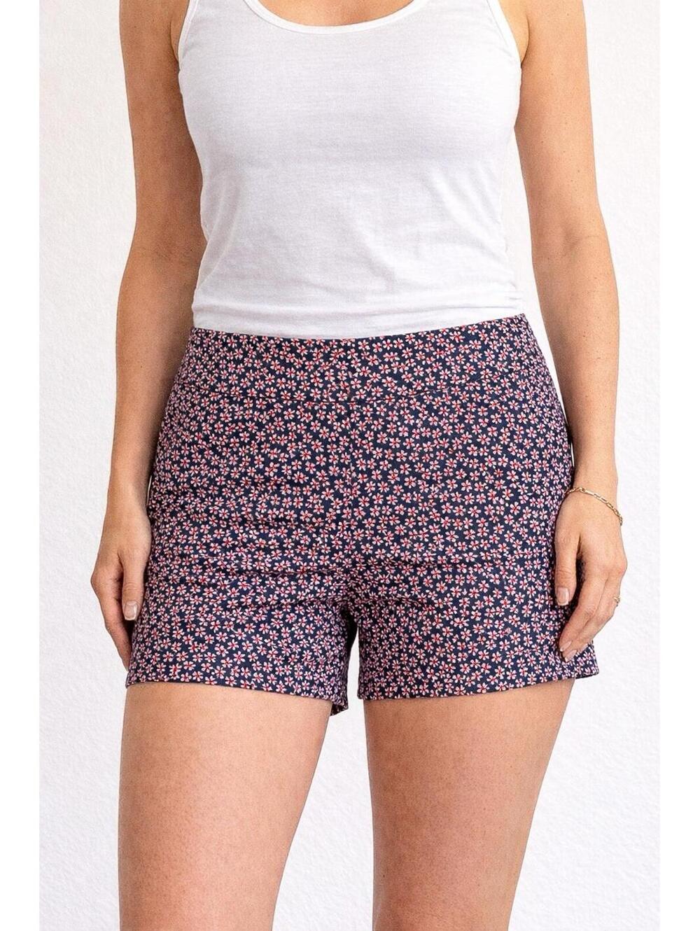Margaret M Slimming Shorts M Navy Blue Red White Botanical Floral Coastal Luxury